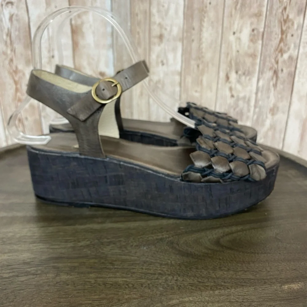 Bernardo Tooled Vachetta Leather Cork Platform Wedge Sandal Size 7‎ Women